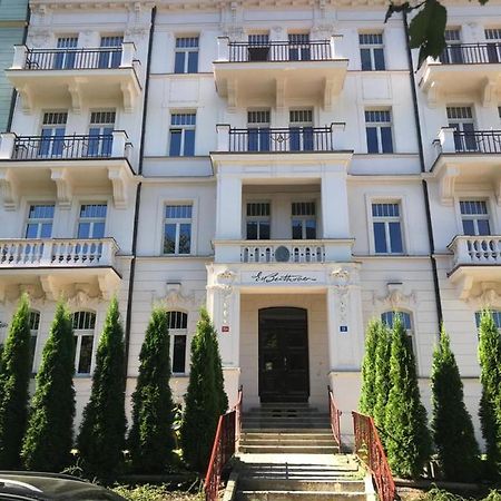 Apartamento Rezidence Beethoven Karlovy Vary Exterior foto