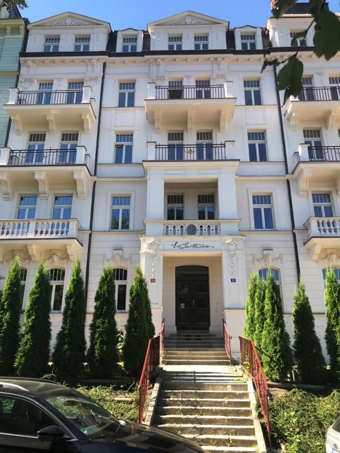 Apartamento Rezidence Beethoven Karlovy Vary Exterior foto